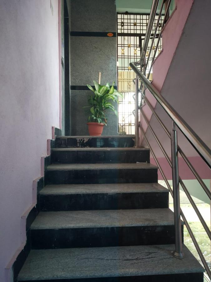 Sls Homestay - Luxury Ac Service Apartments 1Bhk, 2Bhk, 3Bhk - Direct Flyover To Alipiri Tirumala Gate - Walk To Ps4 Pure Veg Restaurants, Supermarkets - Near To National Highway & Padmavathi Amma Temple - Modular Kitchen, Living Room -Free Superfast Тирупати Экстерьер фото